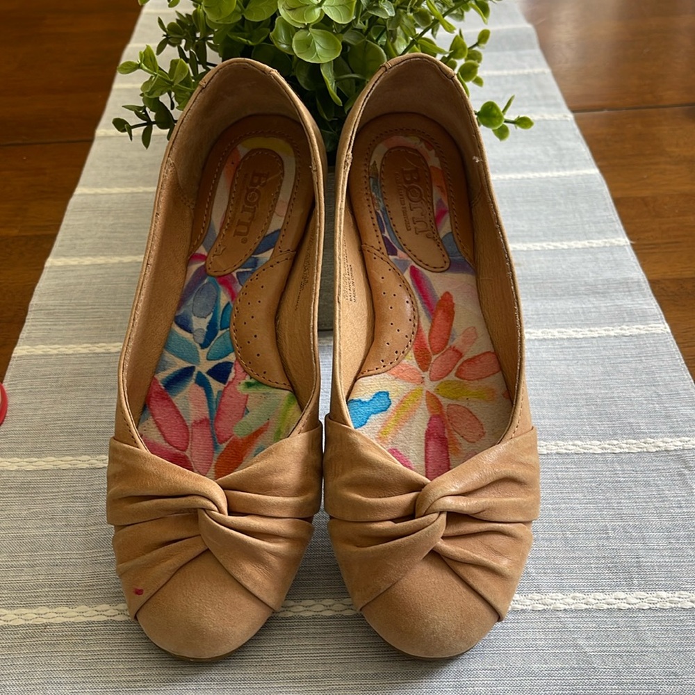 Born size 7.5 Women’s Lilly Flat